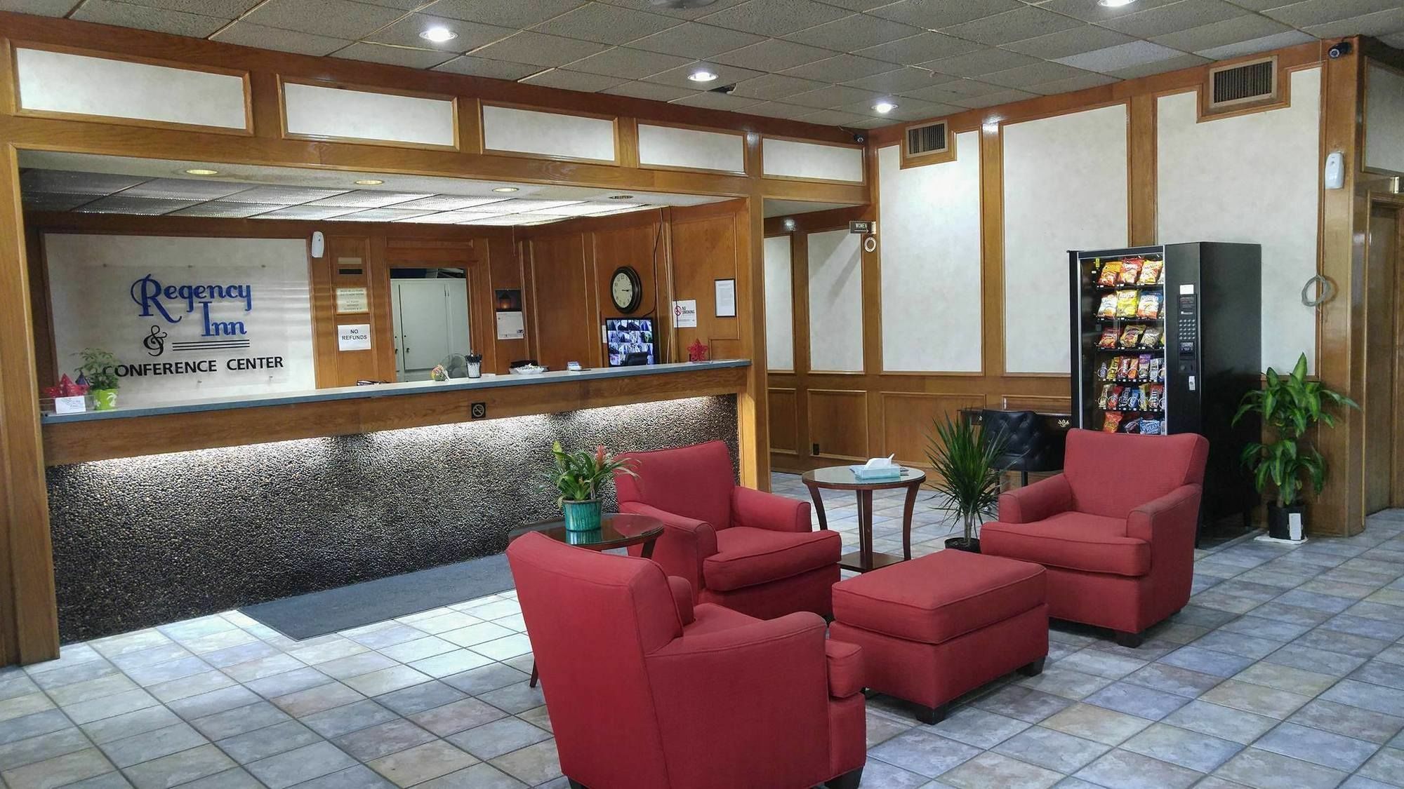 Regency Inn And Conference Center Clinton Exterior photo